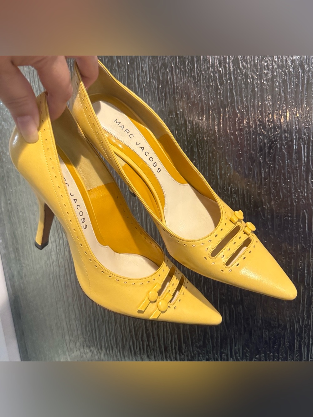 Marc Jacobs/Women’s/Yellow Pointed-Toe Leather 3”Pumps/button details/NWOT/6.5!